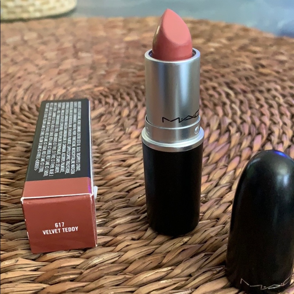 MAC LIPSTICK